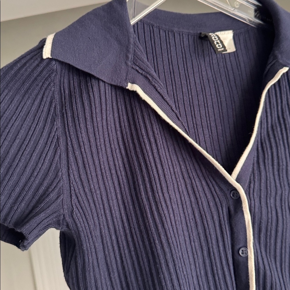 Navy & White Ribbed Old Money Preppy Style Button-Up Crop Top - Picture 5 of 13